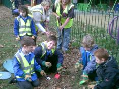 Bulb Planting with Crofton Anne Dale Infants 013
